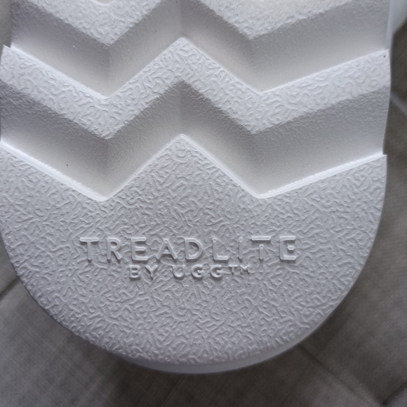 UGG Maxi Slide Logo Women's Slides Slippers White & Black UGG Logo Size 7 New - Picture 10 of 11